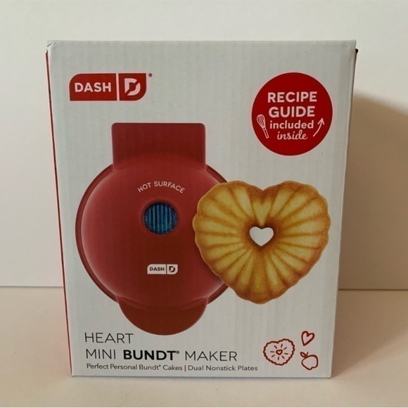NIB. DASH Mini Heart Bundt Cake Maker - Picture 2 of 5